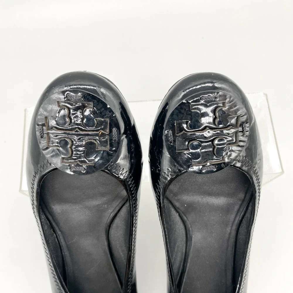 Tory Burch Reva Black Patent Leather Scrunch Ballet Flats Logo Medallion 8.5M